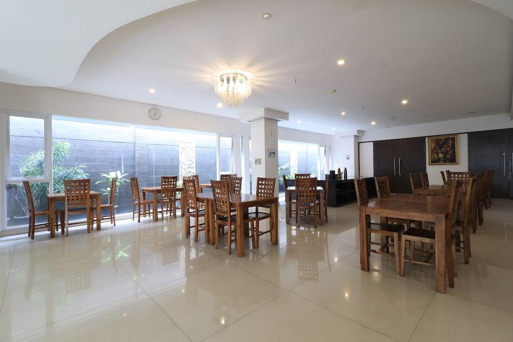 Kembang Hotel Cihampelas Bandung Exterior photo